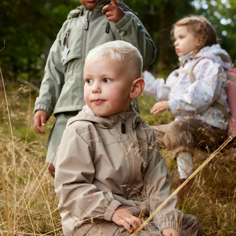 MINI A TURE Kids MATERLY+MATADVENTURE Tec Spring Jacket+Pants Set – Dune