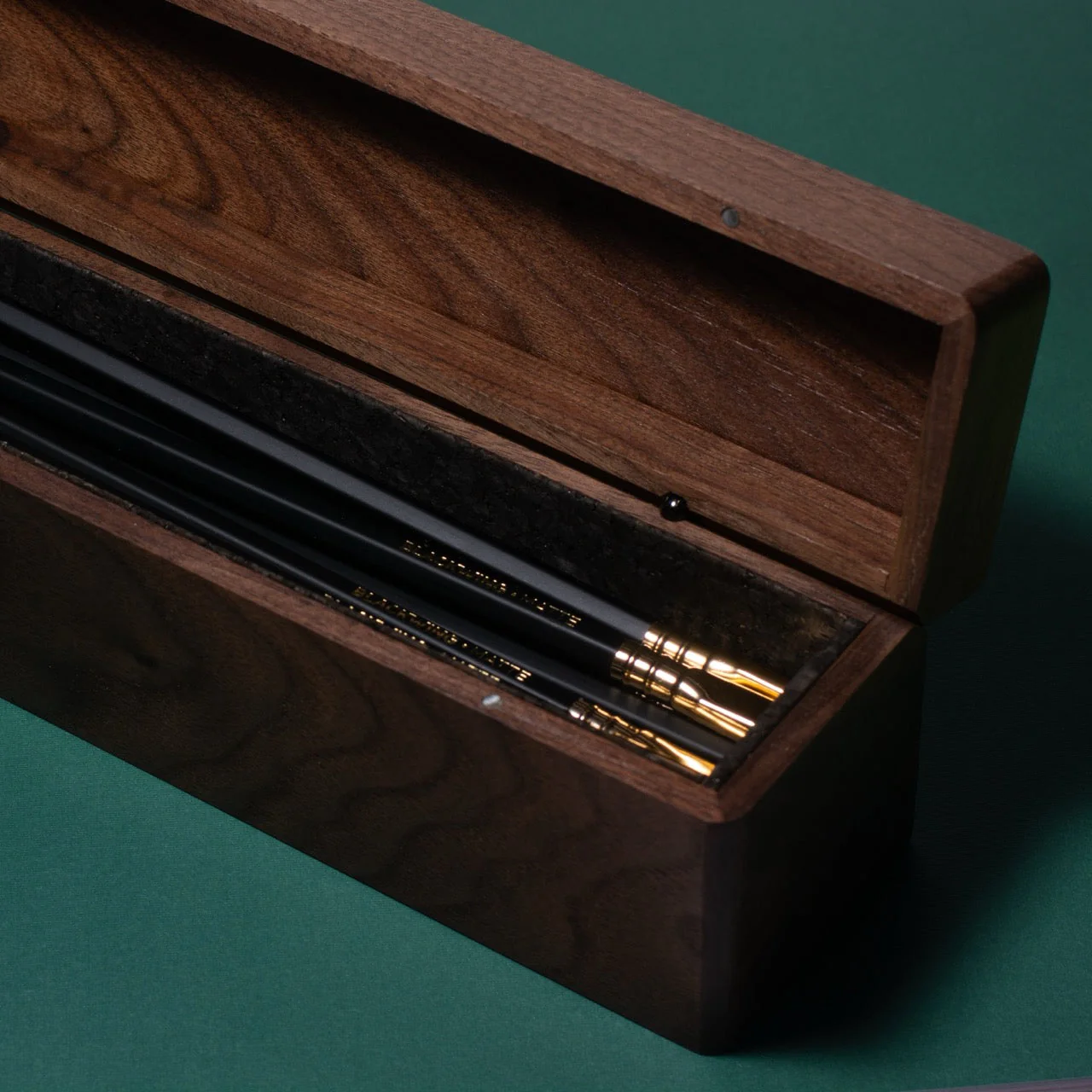 Blackwing Walnut Box Set – Luxury Pencil Set with Long Point Sharpener