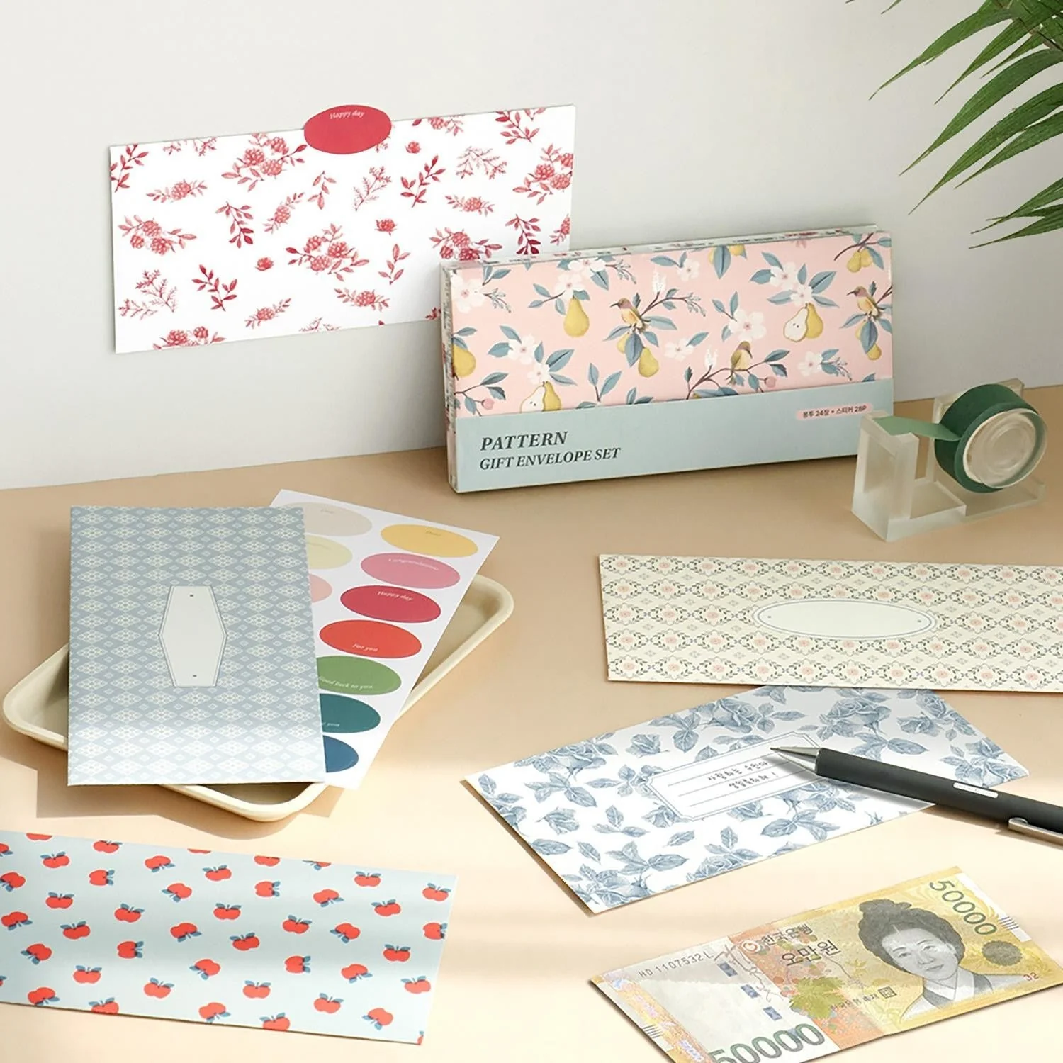 Iconic Pattern Envelope Set – 24 Envelopes + 28 Stickers